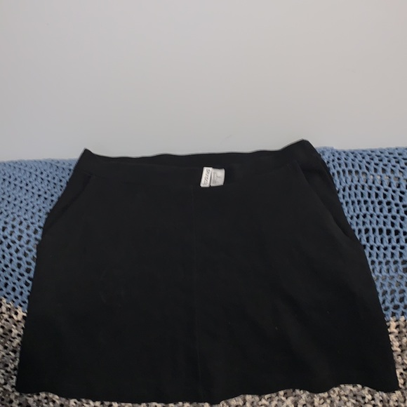 L black mini skirt - Picture 2 of 4